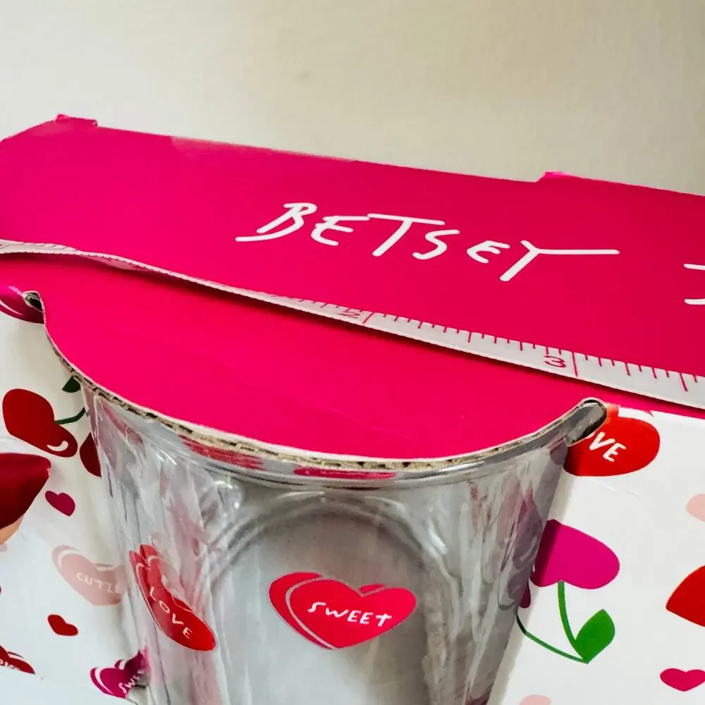 2 NEW BETSEY JOHNSON Clear Glass Red Pink XO Heart Coffee Tea Mugs Glasses Set